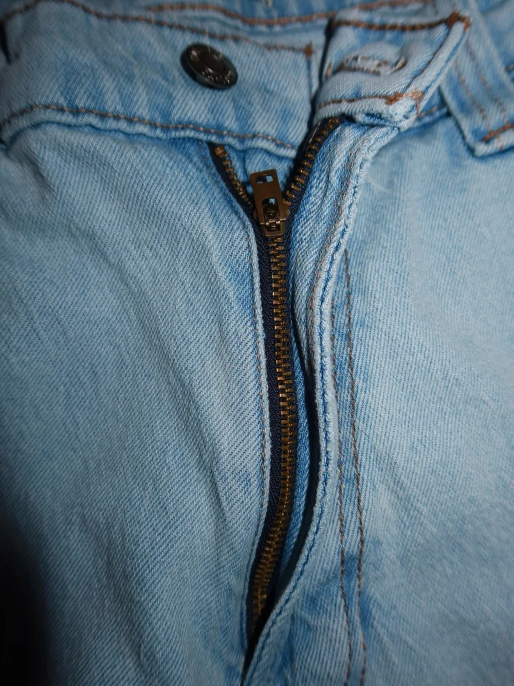 Light Wash Baggy Men’s Jeans